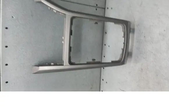 Opel Astra H Front door window/glass frame 13116961