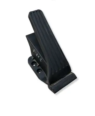 Mercedes-Benz E W212 Accelerator throttle pedal A2043000004 0479 0112111