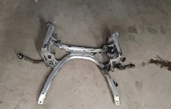 BMW 5 E60 E61 Front subframe 6759461 6759462