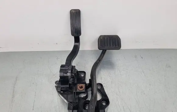 Tesla Model 3 Brake pedal 104469100D 1044691-00-D 1013819