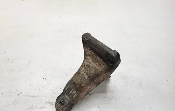 Engine mounting bracket