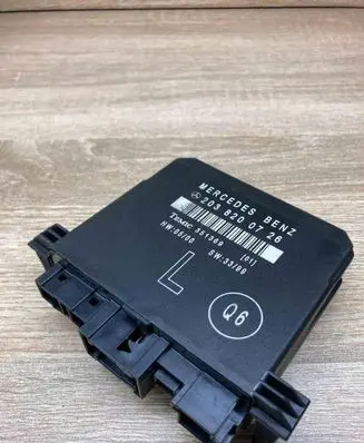 Mercedes-Benz C W203 Door control unit/module 2038200726 351369