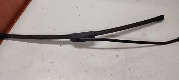Volkswagen Transporter - Caravelle T5 Front wiper blade arm 7H1955410C