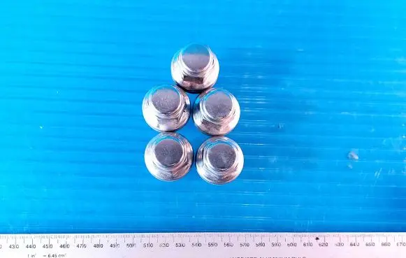 Toyota Sienna XL40 IV Wheel nut cap/cover 