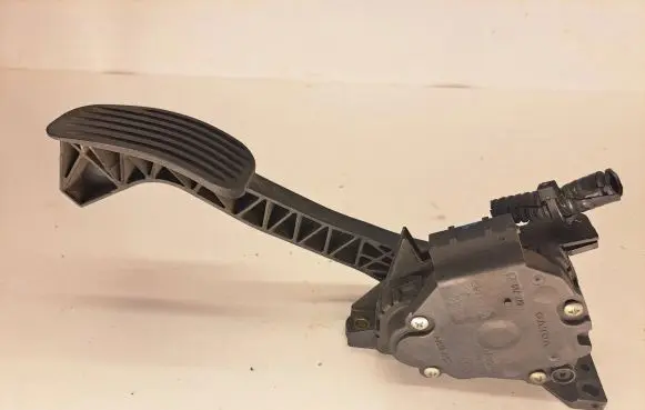 Volvo S70 V70 V70 XC Accelerator throttle pedal 00776921 9209745 F130