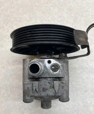 Volvo XC70 Power steering pump 30741790 7613955158