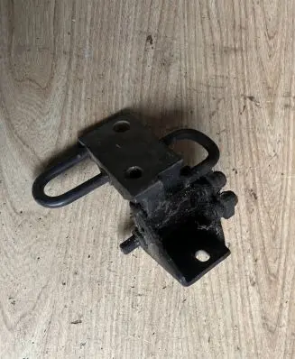 Skoda Superb B5 (3U) Rear door lower hinge 4B0833411D