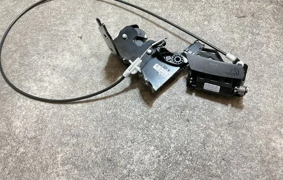 Mercedes-Benz CLS C218 X218 Seat back rest lock catch A2189200072 Y72112