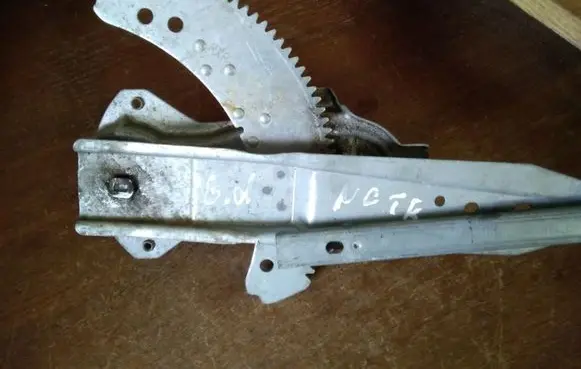 Nissan Note (E11) Rear window lifting mechanism without motor NOCODE