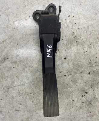 Mercedes-Benz ML W164 Accelerator throttle pedal A1643000004 0688 ZGS008