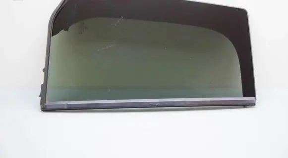 Volkswagen Touran III Rear side window 5TA845214