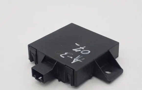 Audi A3 S3 8P Alarm control unit/module 1K0907719C 28024256