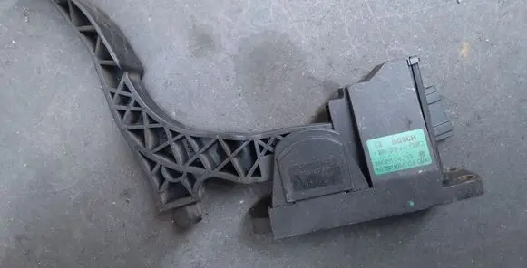 Volkswagen Polo III 6N 6N2 6NF Accelerator pedal position sensor 6Q1721503A 0280752215
