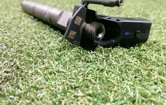 Mercedes-Benz C W205 Fuel injector A6510702987
