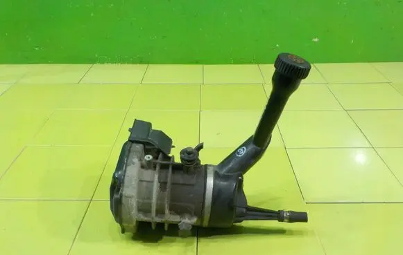Peugeot RCZ Power steering pump 9673536480