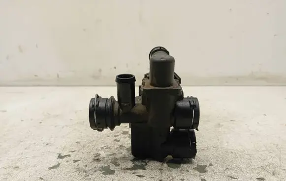 Mercedes-Benz E W211 Coolant heater control valve A2118320184