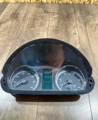 Speedometer (instrument cluster)