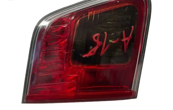 Toyota Avensis T270 Tailgate rear/tail lights 08049