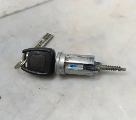 Opel Zafira A Ignition lock 13107754