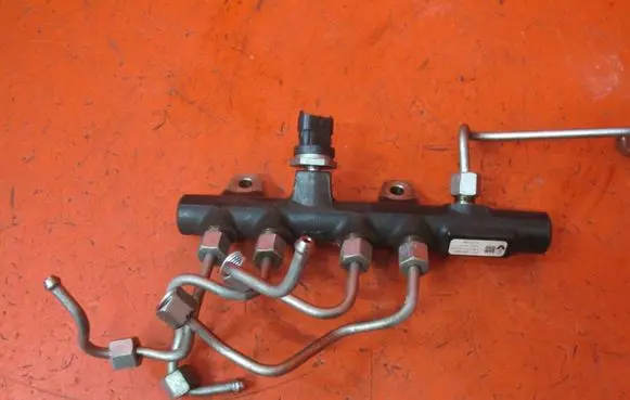 Renault Captur Fuel main line pipe 175215346R H8201157327 H8201232985