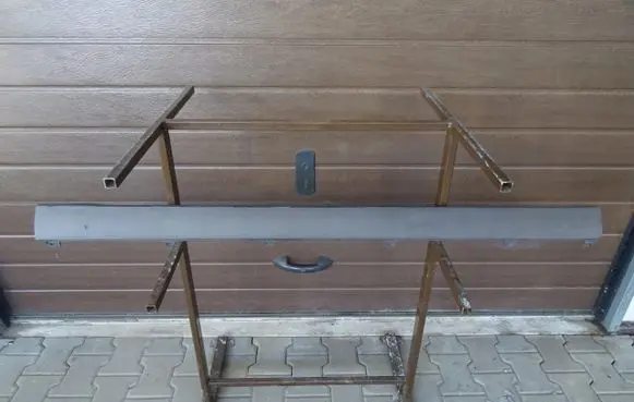 Front sill (body part)