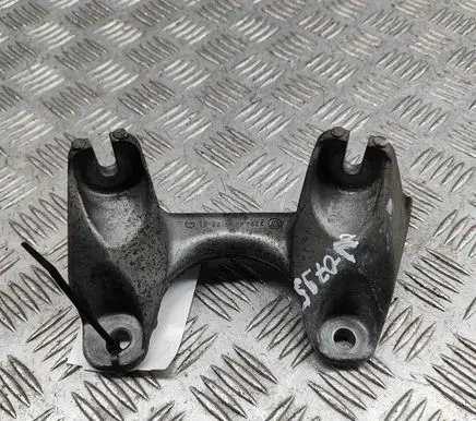 BMW 1 E81 E87 Gearbox mounting bracket 6774105