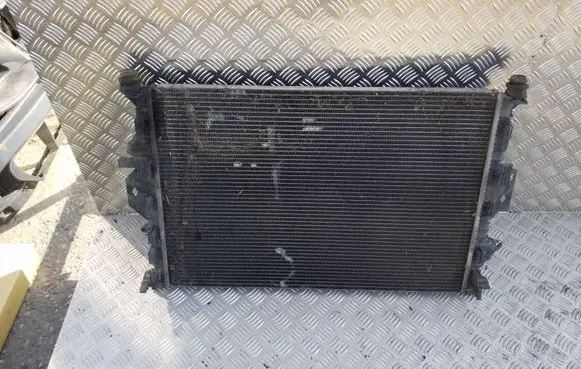 Land Rover Freelander 2 - LR2 Coolant radiator 6G918005AB