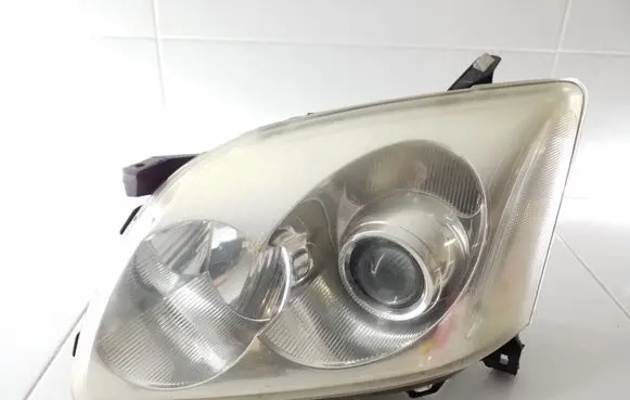 Toyota Avensis T250 Headlight/headlamp KOITO0543