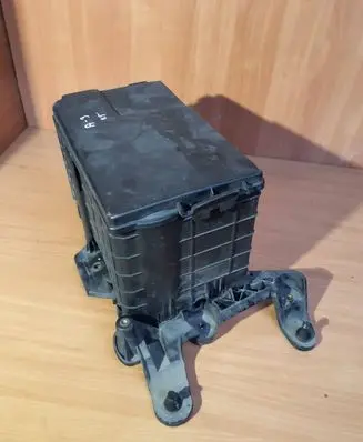 Audi A3 S3 8P Battery box tray 1K0915333B