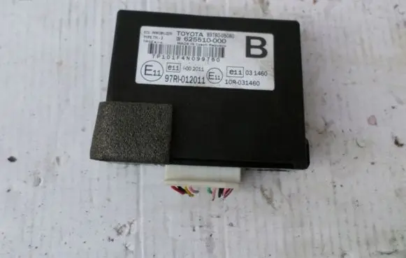 Toyota Avensis T270 Alarm control unit/module 8978005080