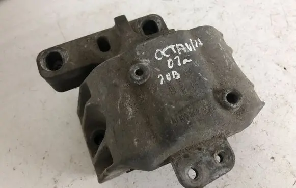 Skoda Octavia Mk1 (1U) Engine mount bracket 1J0199262