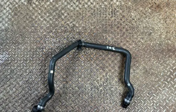 BMW 5 G30 G31 Engine coolant pipe/hose 8602649