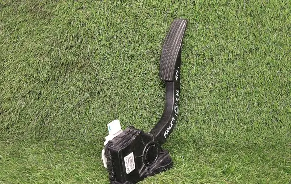 Ford Escape III Accelerator throttle pedal CV619F836GB 6PV01036844