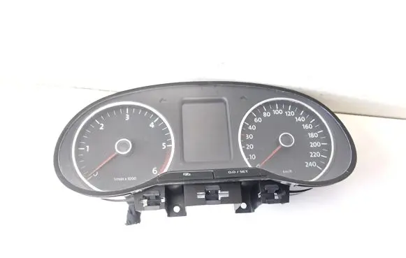 Volkswagen Polo V 6R Speedometer (instrument cluster) 6R0920861F