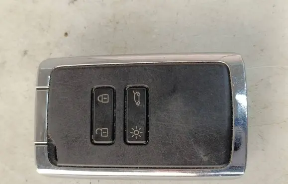 Renault Kadjar Ignition key/card 