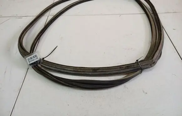 Subaru B9 Tribeca Trunk rubber seal (body) 