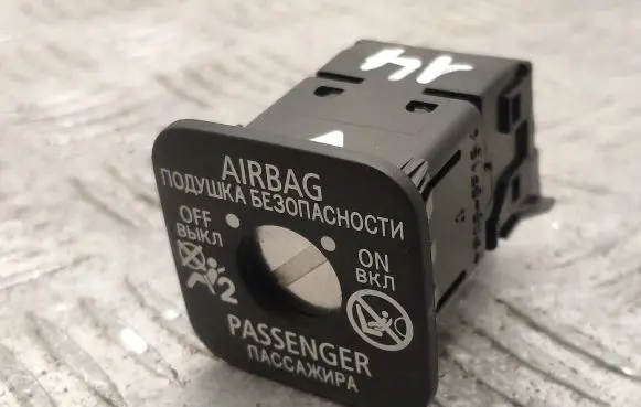 Mitsubishi Outlander Passenger airbag on/off switch 2020N7D