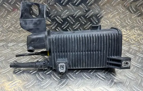 Active carbon filter fuel vapour canister