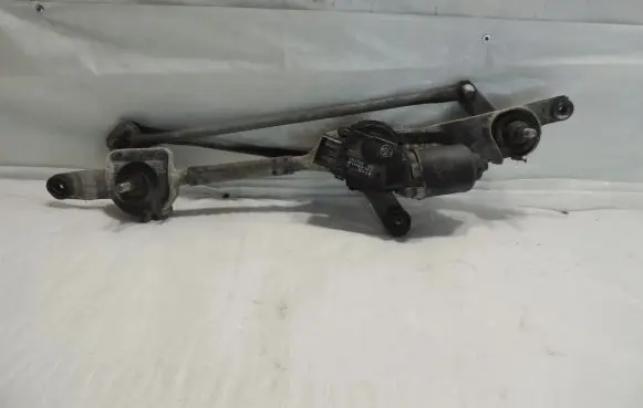 Opel Insignia A Front wiper linkage and motor