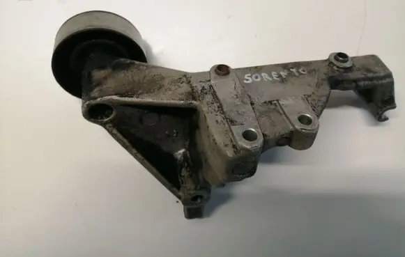 KIA Sorento Generator/alternator belt tensioner