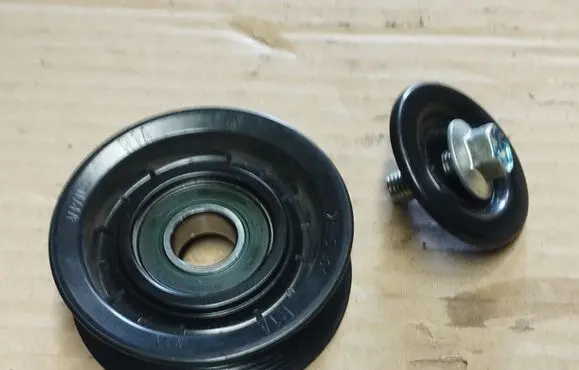 Honda CR-V Alternator belt tensioner 