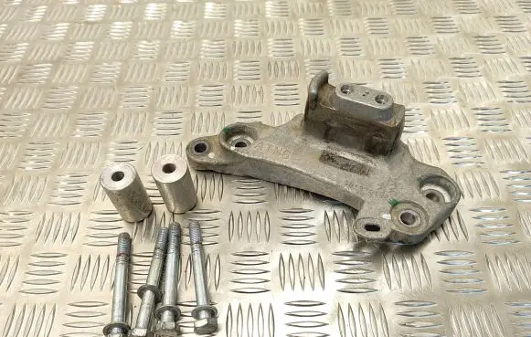 Citroen Berlingo Gearbox mounting bracket 9813721980