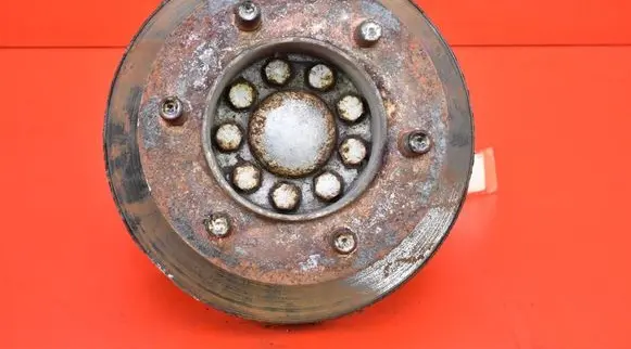 Iveco Daily 35.8 - 9 Front wheel hub spindle knuckle