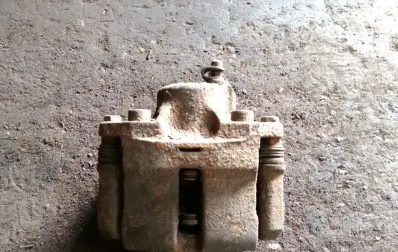 Renault Clio II Front brake caliper