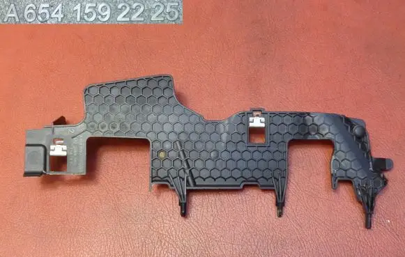 Mercedes-Benz C W205 Engine cover (trim) A6541592225