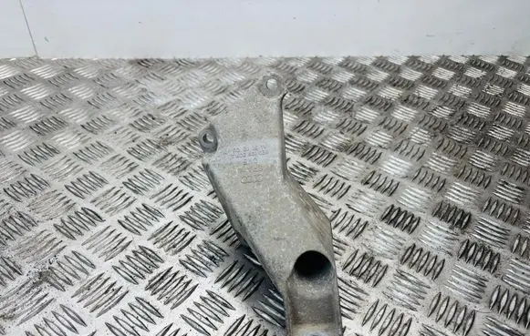 Audi A4 S4 B6 8E 8H Engine mounting bracket 8E0199307A
