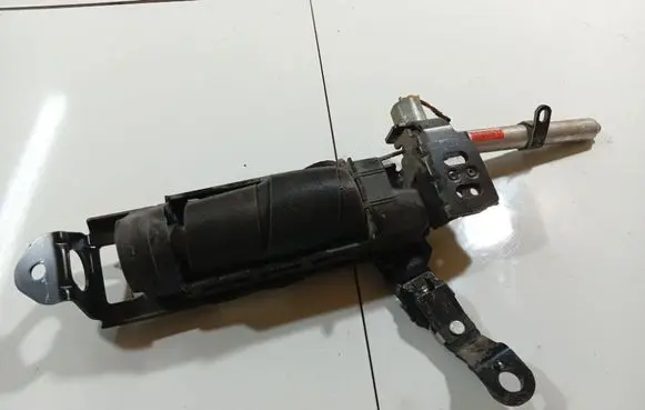 Volvo V50 Front seatbelt 6841783
