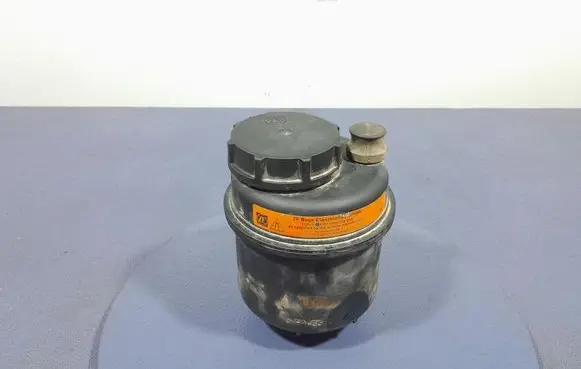 Renault Megane III Power steering fluid tank/reservoir
