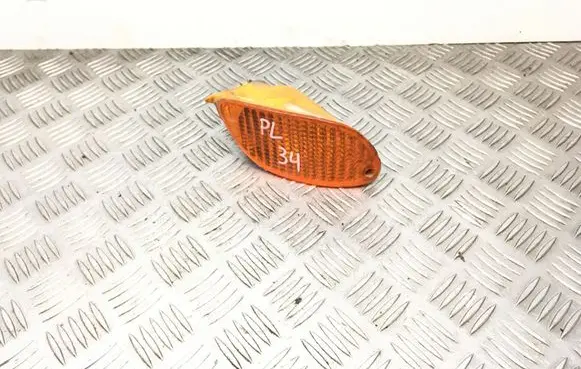 Ford Focus Front indicator light 4SYXS4X133687 0374D
