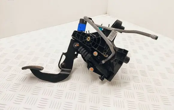 Opel Vivaro Clutch pedal 465033911R
